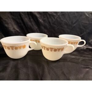 Set of 4 Vintage 70’s Pyrex milk glass coffee cups with Butterfly Gold pattern
